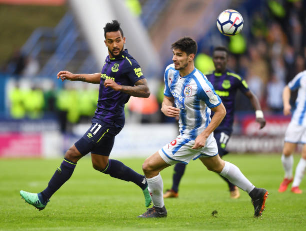 同时他的年 同时他的年